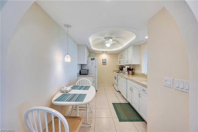 17 Bluebill AVE 904, Naples, FL 34108