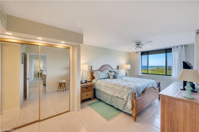 17 Bluebill AVE 904, Naples, FL 34108