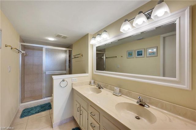 17 Bluebill AVE 904, Naples, FL 34108