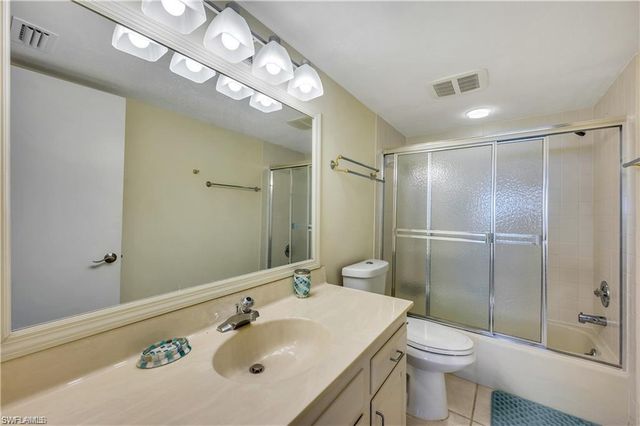 17 Bluebill AVE 904, Naples, FL 34108