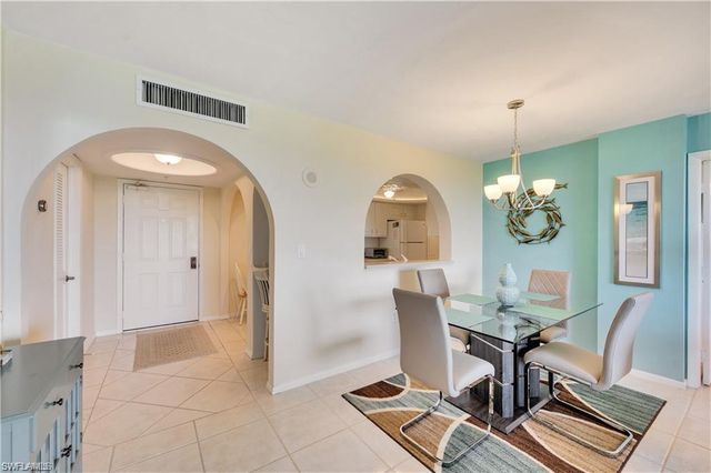 17 Bluebill AVE 904, Naples, FL 34108