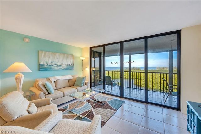 17 Bluebill AVE 904, Naples, FL 34108
