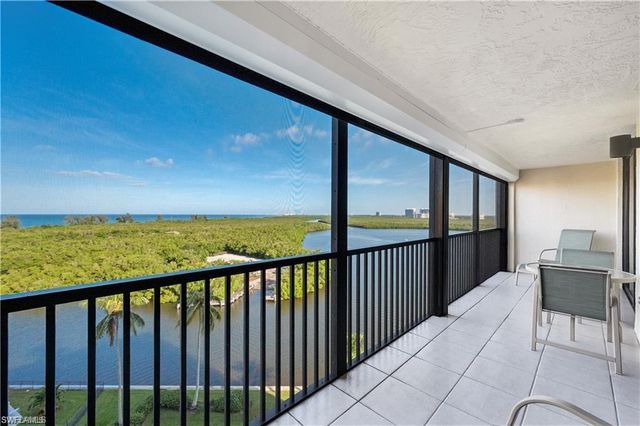 17 Bluebill AVE 904, Naples, FL 34108