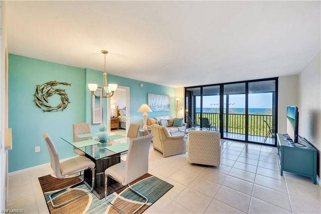 17 Bluebill AVE 904, Naples, FL 34108