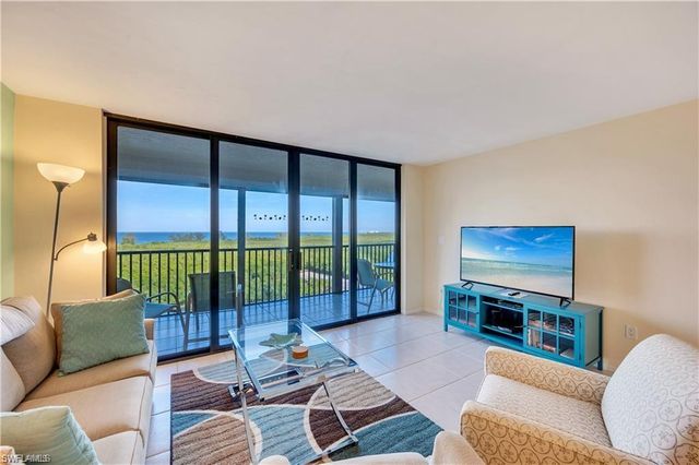 17 Bluebill AVE 904, Naples, FL 34108