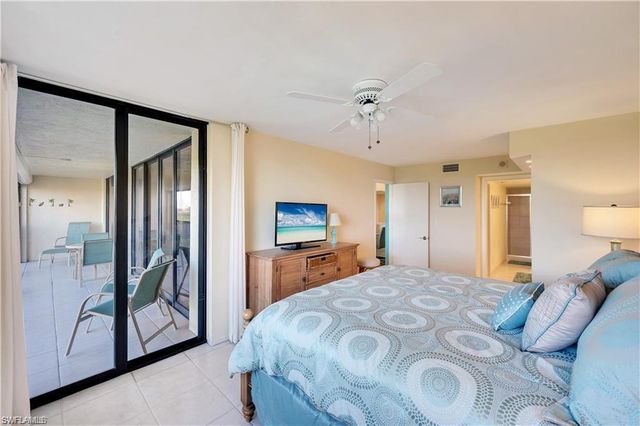 17 Bluebill AVE 904, Naples, FL 34108