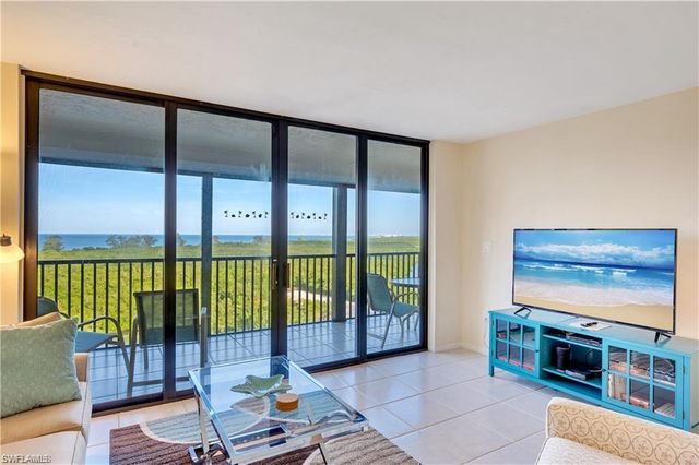 17 Bluebill AVE 904, Naples, FL 34108