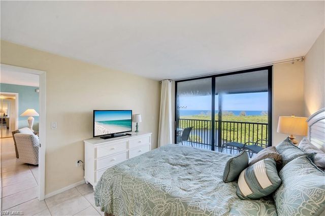 17 Bluebill AVE 904, Naples, FL 34108