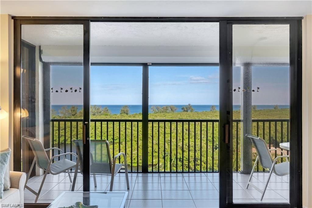 17 Bluebill AVE 904, Naples, FL 34108