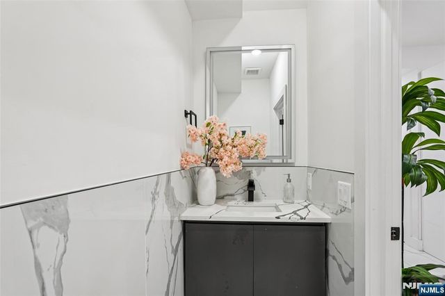 78 Beacon Avenue 1, Jersey City, NJ 07306