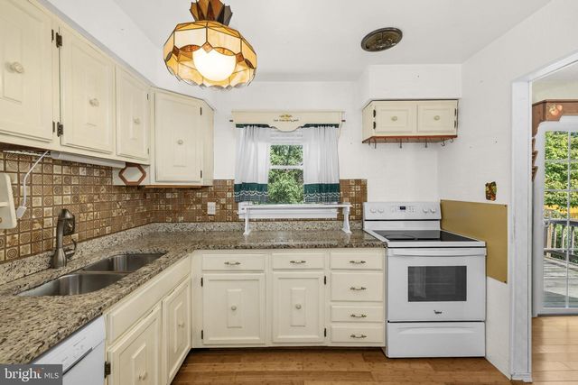 5236 MIDWAY CT, Woodbridge, VA 22193