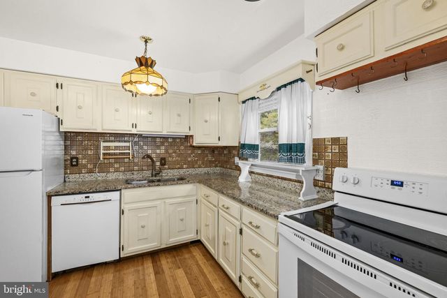 5236 MIDWAY CT, Woodbridge, VA 22193