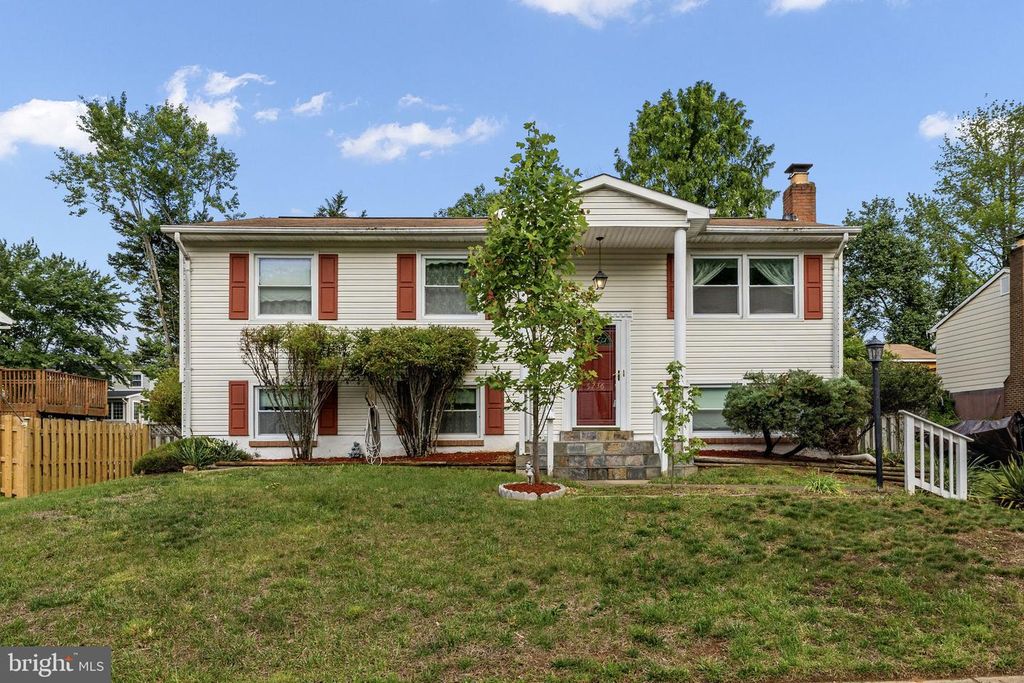 5236 MIDWAY CT, Woodbridge, VA 22193