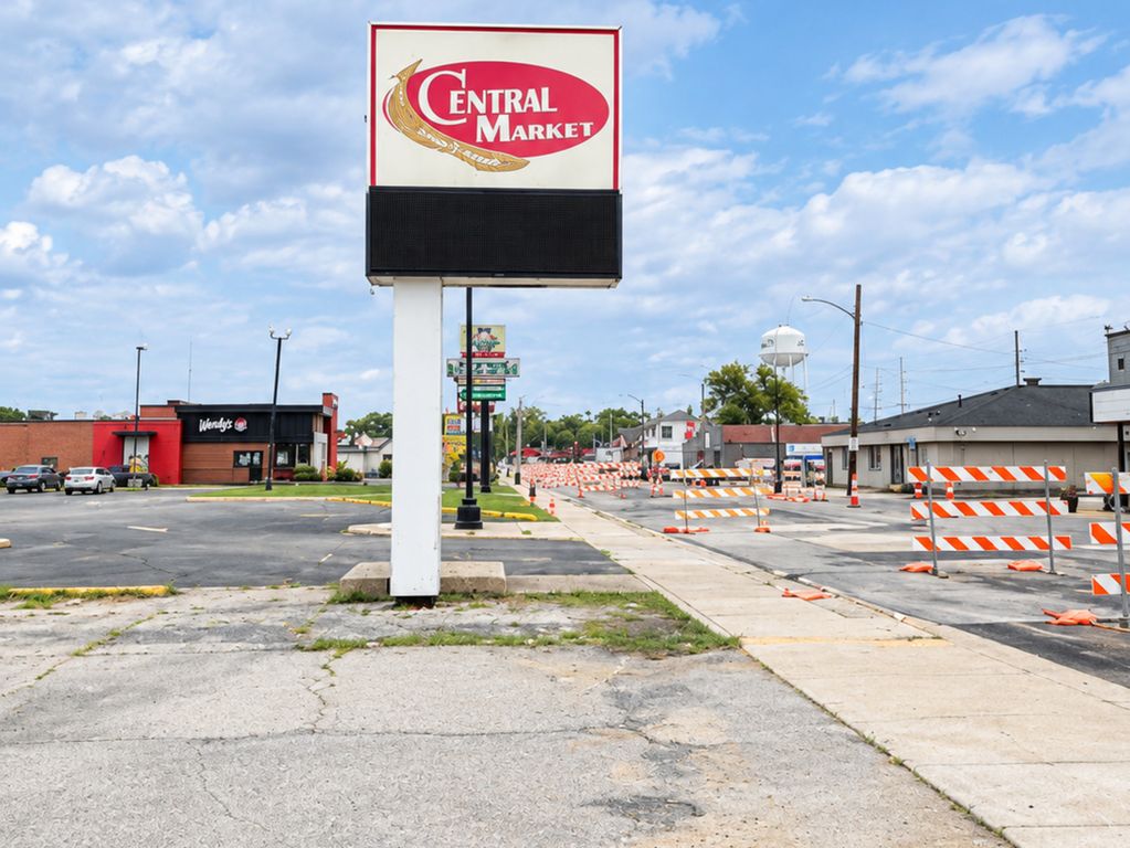 323 Central Avenue, Lake Station, IN 46405 — exterior