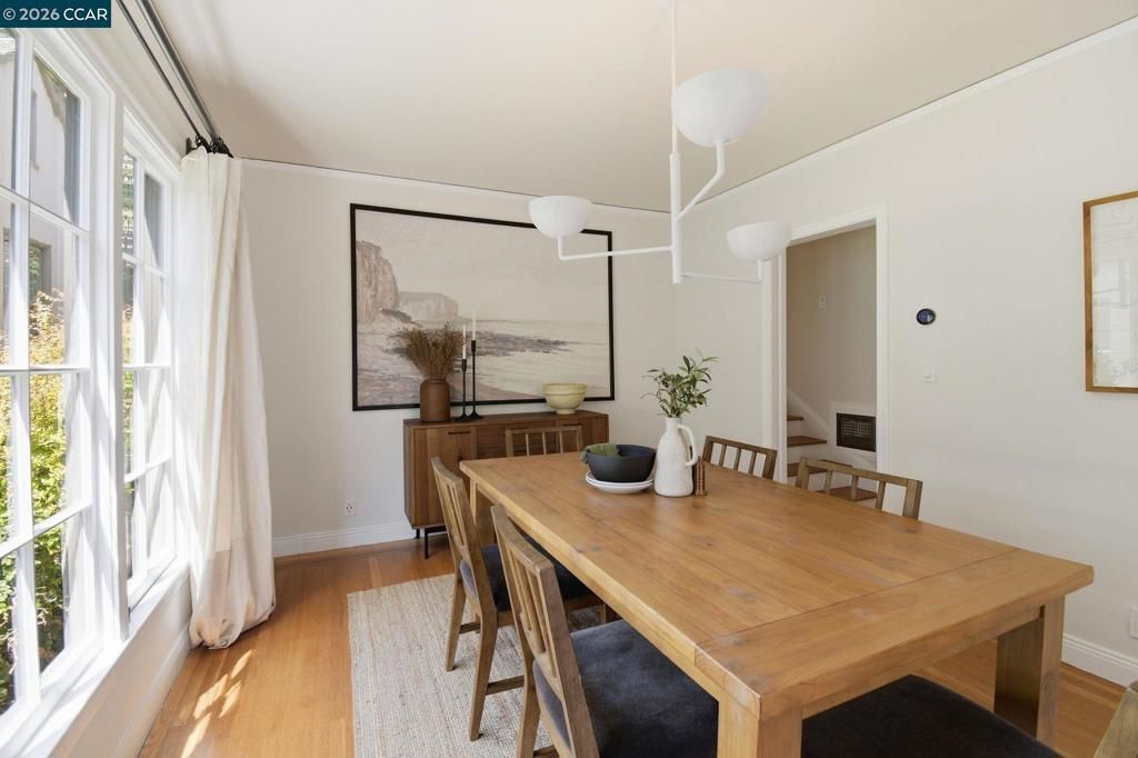 Image 14 of property listing at 1056 El Centro Ave, Oakland, CA 94602