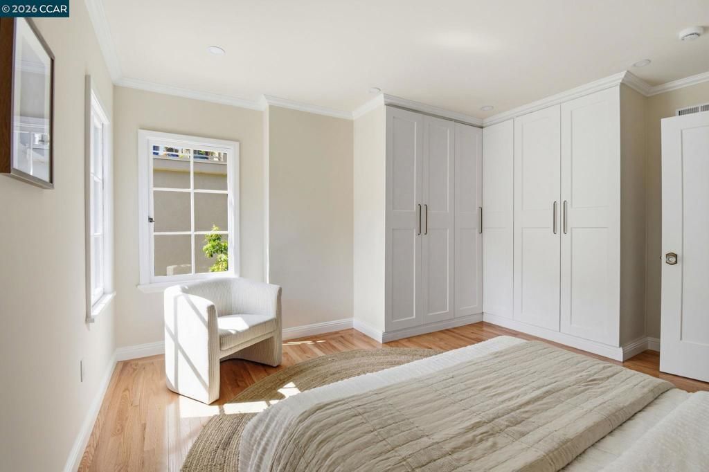 Image 25 of property listing at 1056 El Centro Ave, Oakland, CA 94602