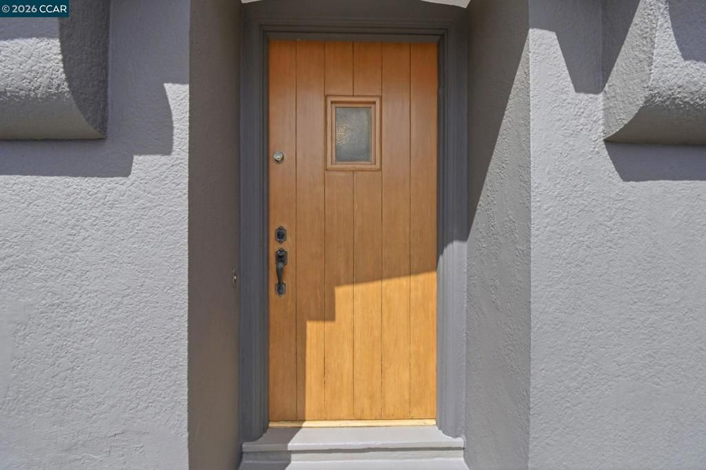 Image 3 of property listing at 1056 El Centro Ave, Oakland, CA 94602