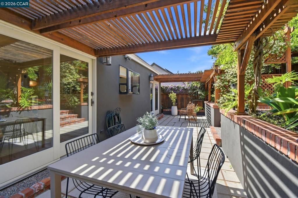 Image 30 of property listing at 1056 El Centro Ave, Oakland, CA 94602