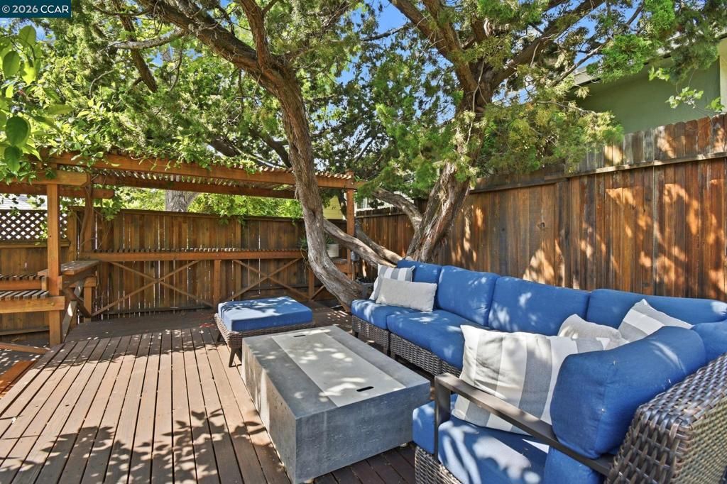 Image 31 of property listing at 1056 El Centro Ave, Oakland, CA 94602