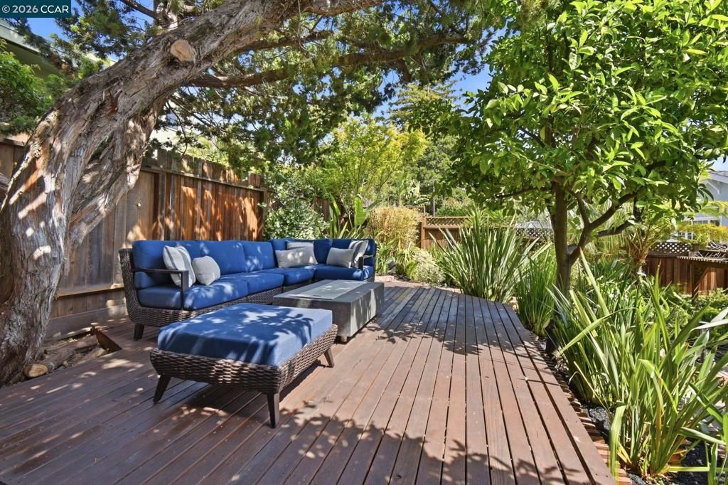 Image 32 of property listing at 1056 El Centro Ave, Oakland, CA 94602