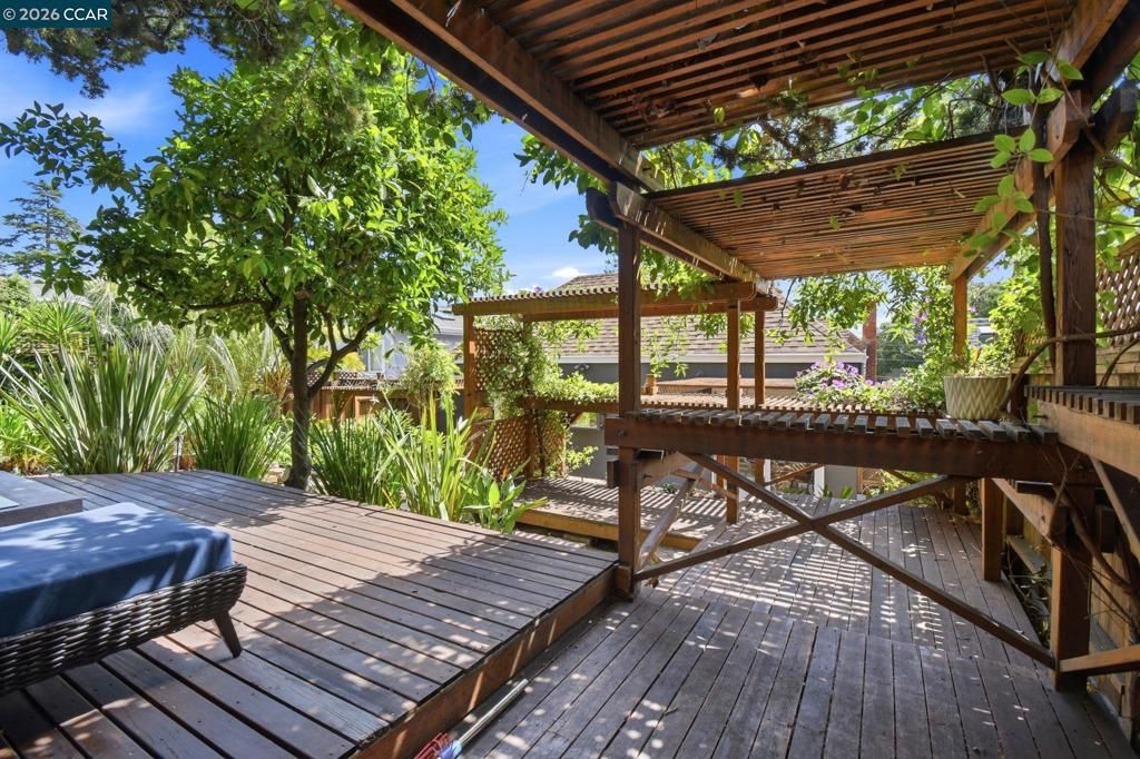 Image 33 of property listing at 1056 El Centro Ave, Oakland, CA 94602