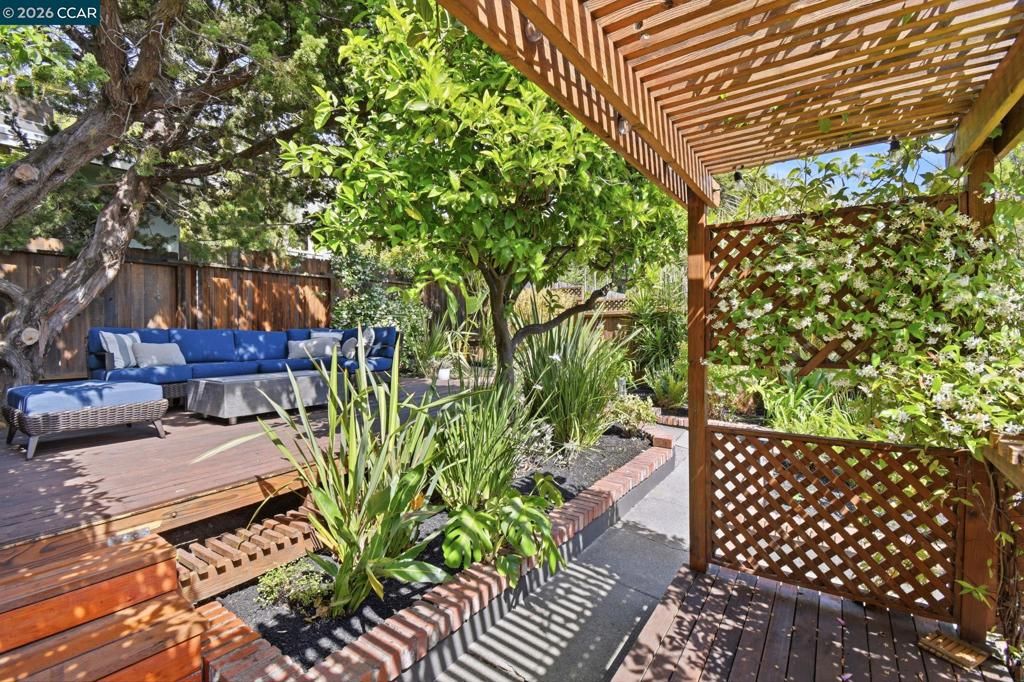 Image 35 of property listing at 1056 El Centro Ave, Oakland, CA 94602