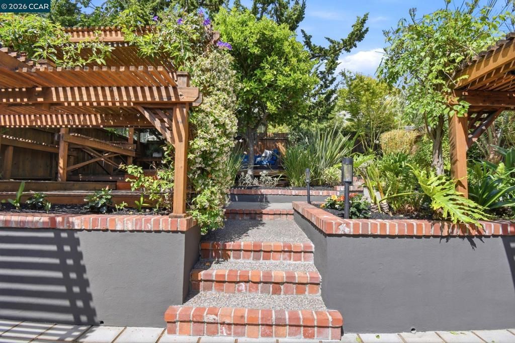 Image 36 of property listing at 1056 El Centro Ave, Oakland, CA 94602