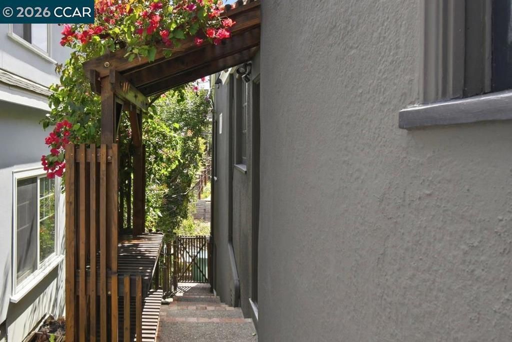 Image 37 of property listing at 1056 El Centro Ave, Oakland, CA 94602