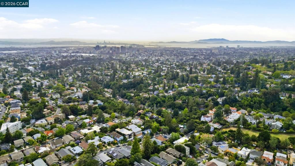 Image 38 of property listing at 1056 El Centro Ave, Oakland, CA 94602