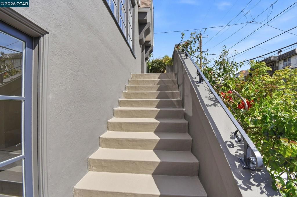 Image 39 of property listing at 1056 El Centro Ave, Oakland, CA 94602