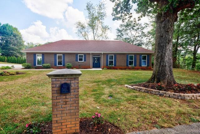 390 Alpine Drive, Roswell, GA 30075