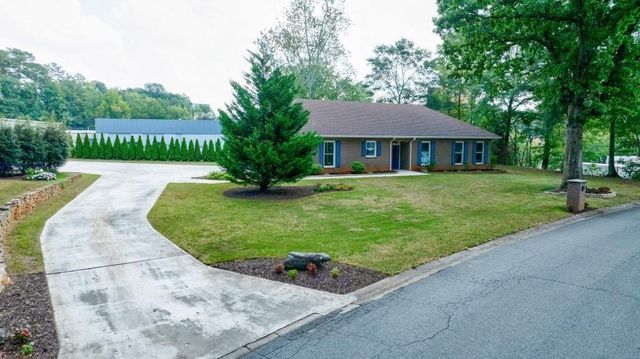 390 Alpine Drive, Roswell, GA 30075