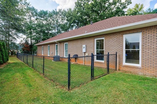 390 Alpine Drive, Roswell, GA 30075