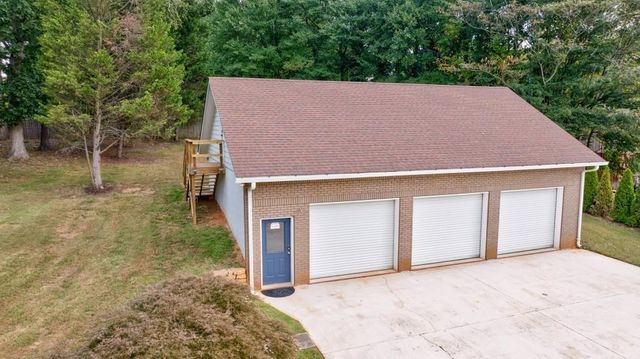 390 Alpine Drive, Roswell, GA 30075