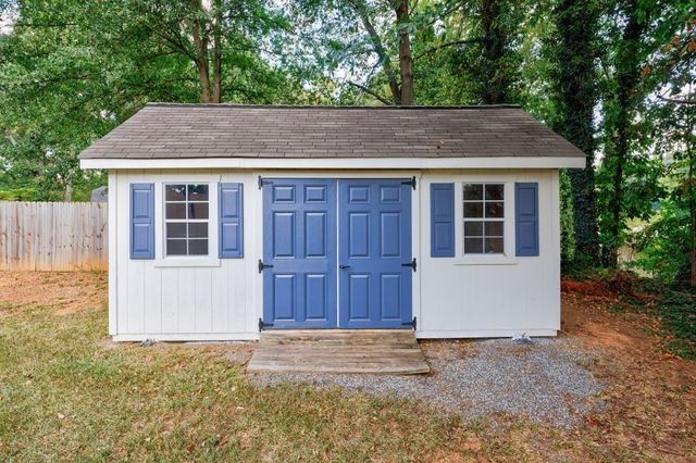 390 Alpine Drive, Roswell, GA 30075