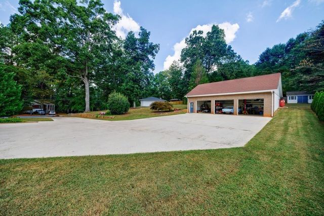 390 Alpine Drive, Roswell, GA 30075