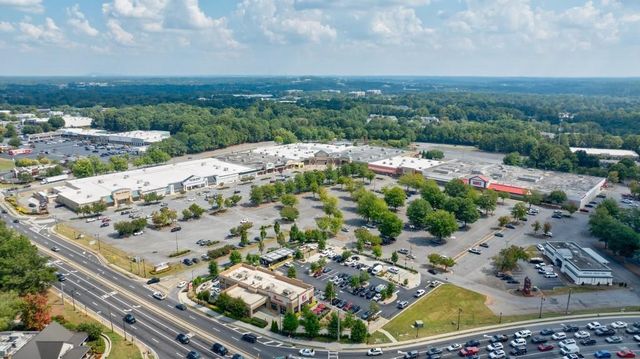 390 Alpine Drive, Roswell, GA 30075