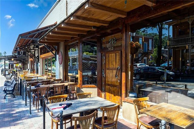 390 Alpine Drive, Roswell, GA 30075