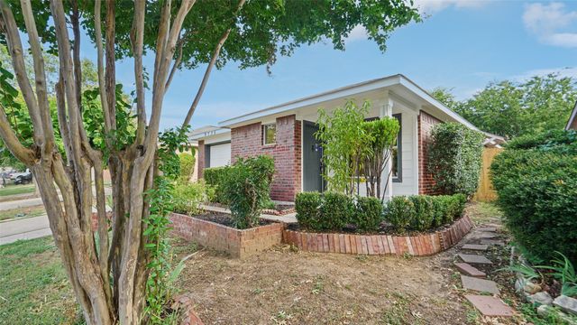 9735 Stonewood Drive, Dallas, TX 75227