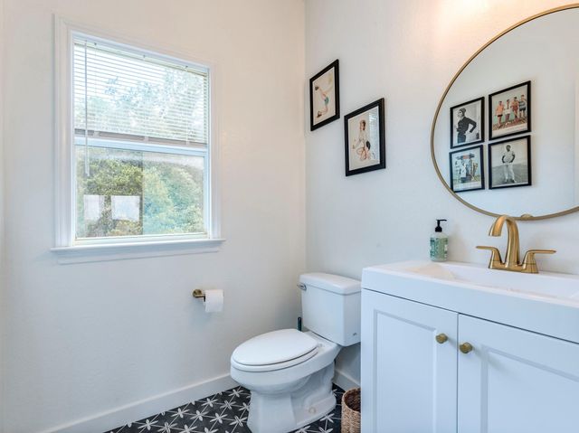 22401 Briarview DR, Spicewood, TX 78669