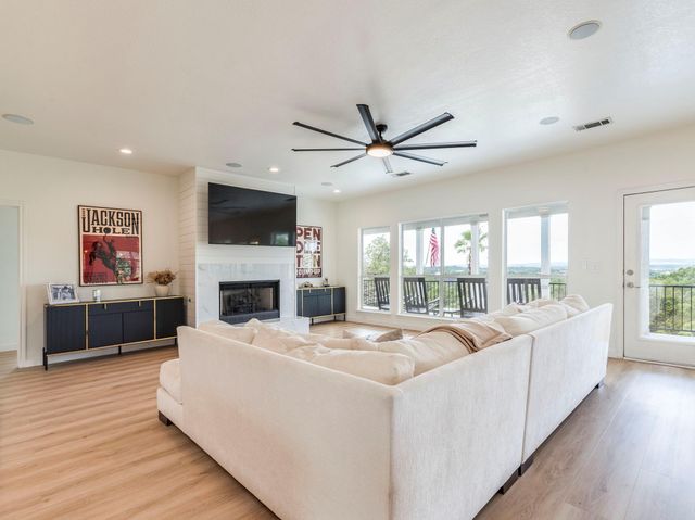 22401 Briarview DR, Spicewood, TX 78669