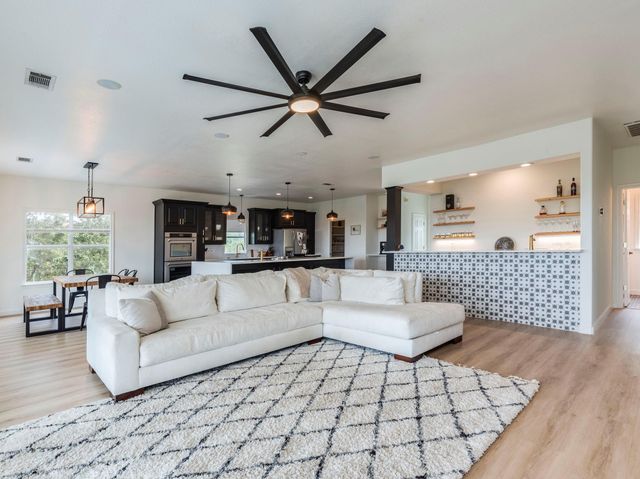 22401 Briarview DR, Spicewood, TX 78669
