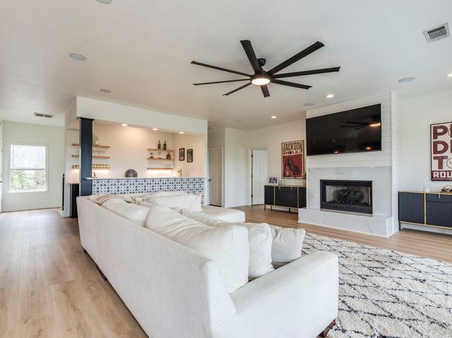 22401 Briarview DR, Spicewood, TX 78669