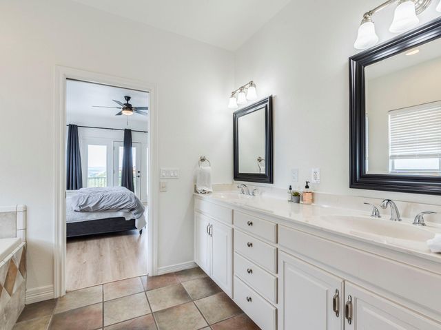 22401 Briarview DR, Spicewood, TX 78669