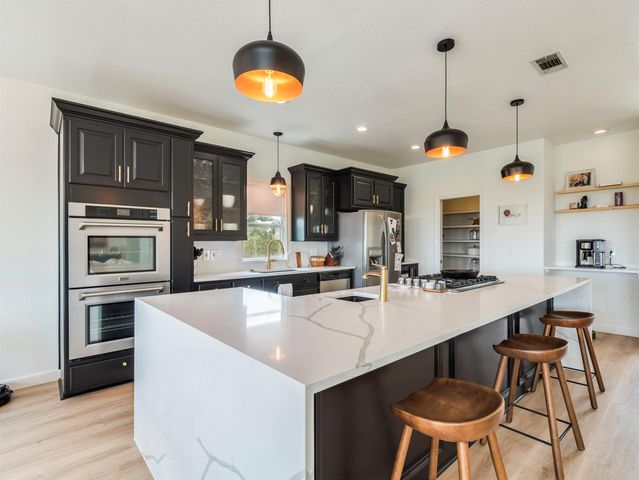 22401 Briarview DR, Spicewood, TX 78669