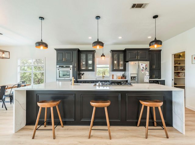 22401 Briarview DR, Spicewood, TX 78669