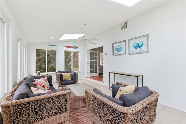 32 Snyder Rd, Medfield, MA 02052