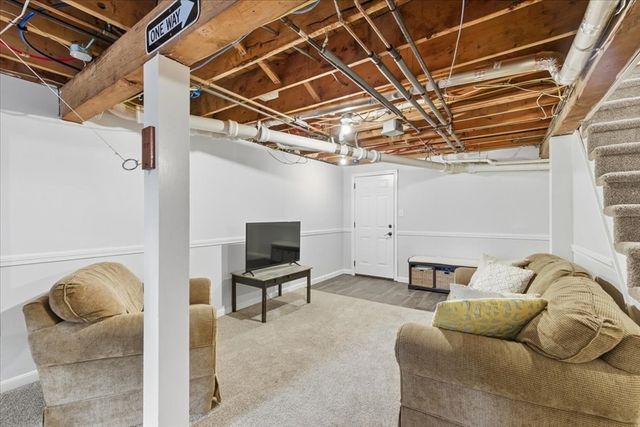 32 Snyder Rd, Medfield, MA 02052