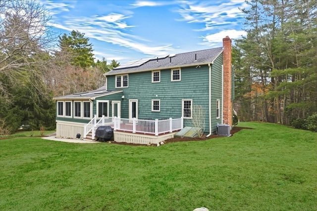 32 Snyder Rd, Medfield, MA 02052