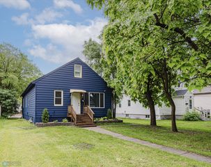 1031 COLLEGE Street N, Fargo, ND 58102